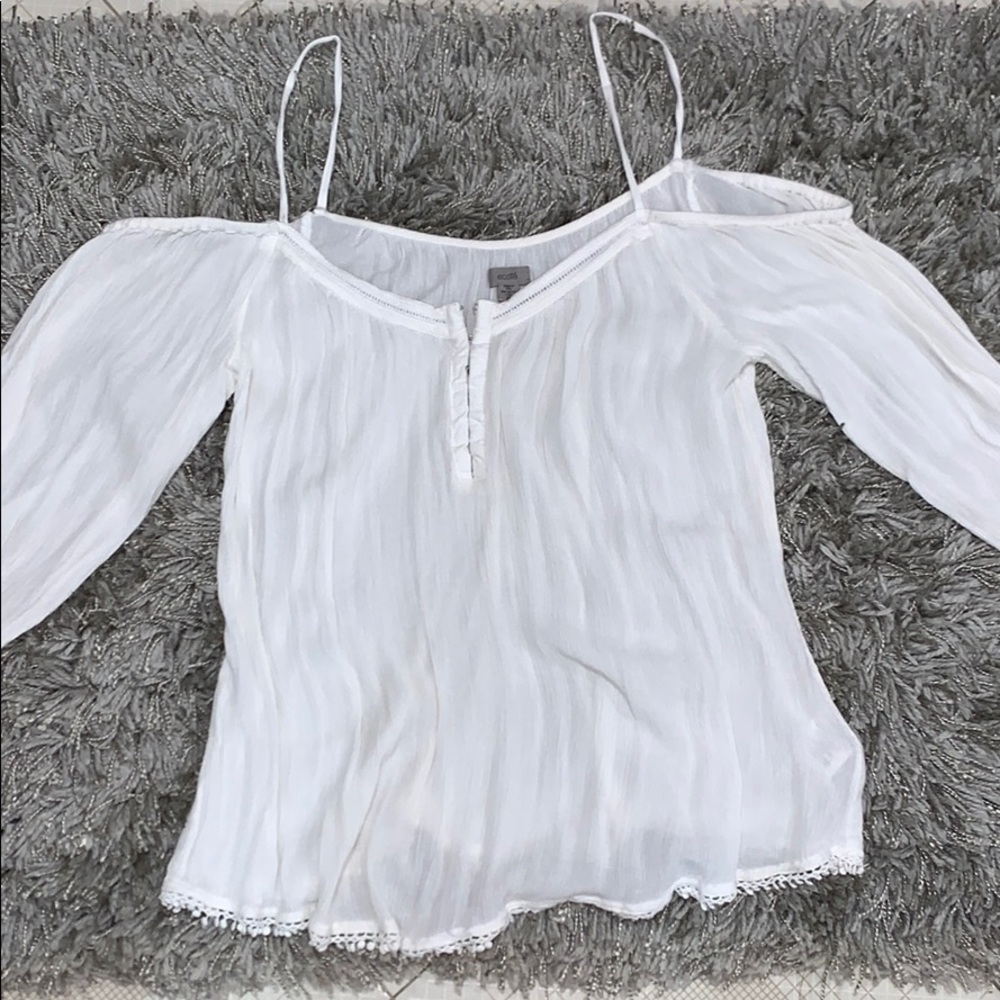 Off the shoulder White Shirt